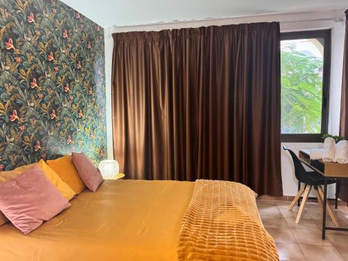 Los Cristianos Cozy Wild