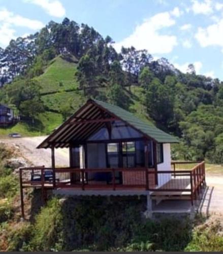 Cabaña entre nubes