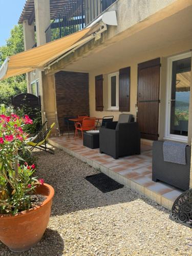 Les Gites du Verdon, côté lac (studio et T2) (Les Gites du Verdon, cote lac (studio et T2)) in Sainte-Croix-du-Verdon