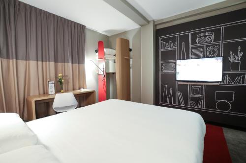 Ibis Niort Est Mendes France - image 4