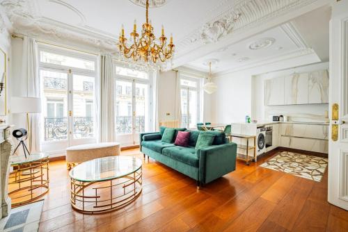 Champs Elysées-Avenue Montaigne-2 bedrooms