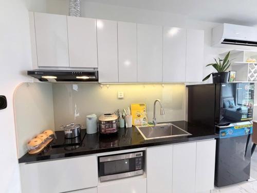 1 Br near Vincom Mega Mall- Vinhomes Grand Park - image 3