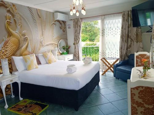 1 queen bed, 1 sofa bed