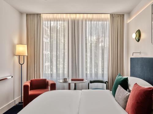 4 twin beds