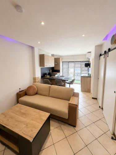 Riviera Escape - Balcony - Air Conditioning - Private Parking