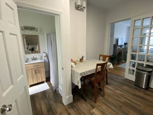 Suite 3 in Уеллсвілль