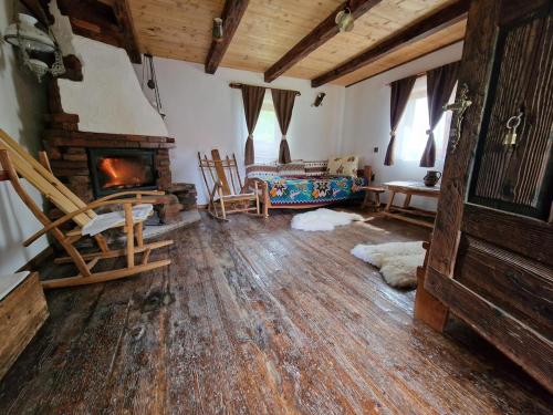 Facilities, Cabana Paulesti - ciubar la munte in Păuleşti (Hunedoara)