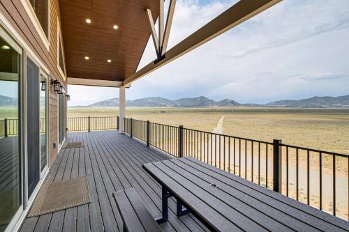 Mtn-View Deck! Remote South Park Retreat in Tarryall Mountain
