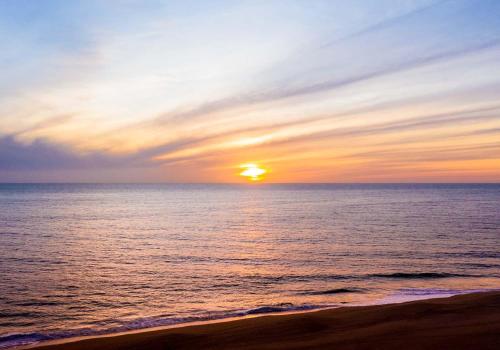 Luxury Coastal Retreat - Pool & World-Class Golf
