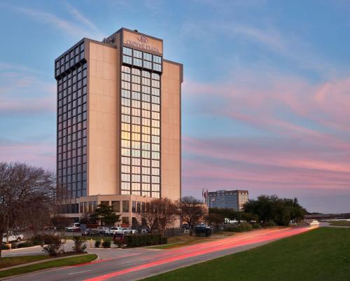 Экстерьер, Crowne Plaza Dallas Market Ctr - Love Field By IHG in Стеммонс-Корридор