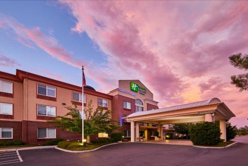 Holiday Inn Express Hotel & Suites Medford-Central Point by IHG