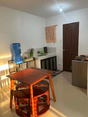Kitchen, Vin's Transient Netflix WiFi- City Hall/DRMC/EPark in Apokon
