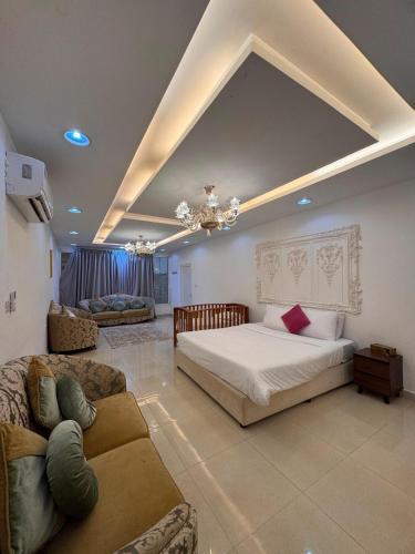 Al Saad Farm Private Resort 5 Bedrooms with Two Indoor Pools and Kids area By Betu in Al Sad