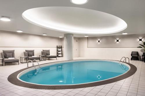 Zwembad, Crowne Plaza Toronto Airport By IHG in Toronto