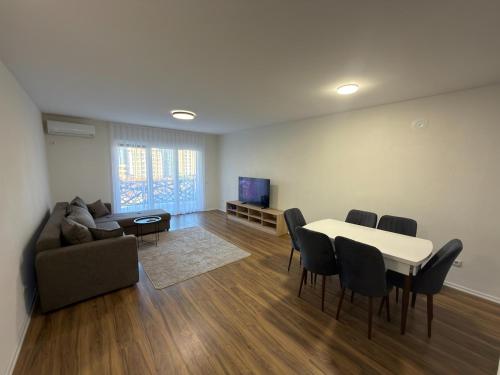 Gjilan City Center New 3-Room Apartment in คินยีลาเน