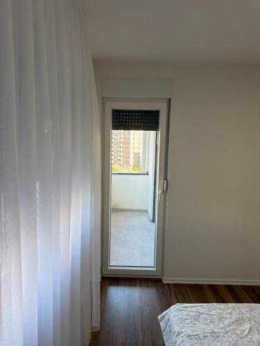 Gjilan City Center New 3-Room Apartment in คินยีลาเน