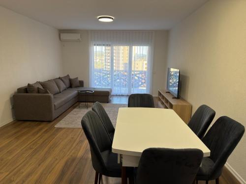 Gjilan City Center New 3-Room Apartment in คินยีลาเน