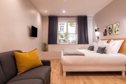 Spacious charming apartment 7P 16th