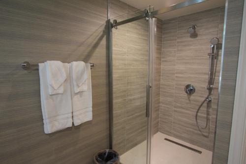 Polynesian Residences Waikiki Beach Room Type - Deluxe King Room