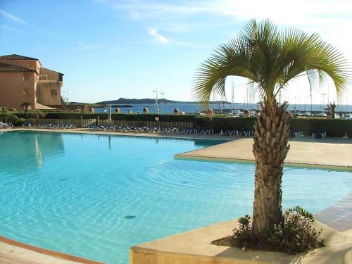 T2 Rez de jardin, 4 personnes, piscine, acces mer - Location saisonnière - Six-Fours-les-Plages