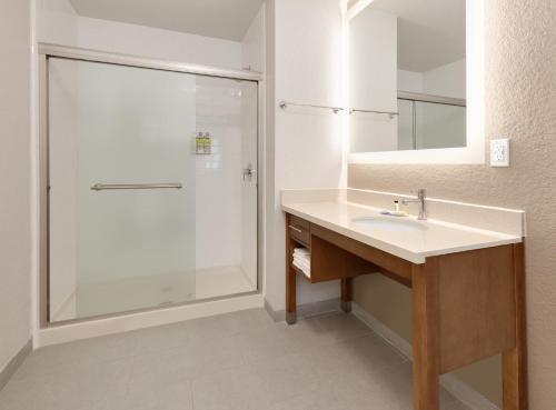 2 bedrooms, 4 beds