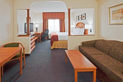 Holiday Inn Express and Suites Fort Lauderdale Airport West by IHG