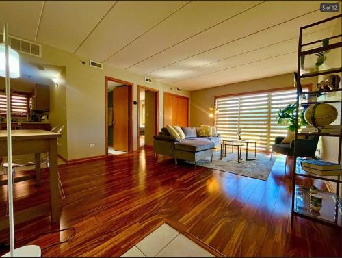 Modern 1-Bedroom Condo with Private Parking in Chicago Ridge