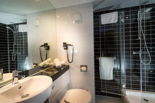 Holiday Inn Express STRASBOURG - CENTRE Room Type - Standard Queen Room with Sofa Bed