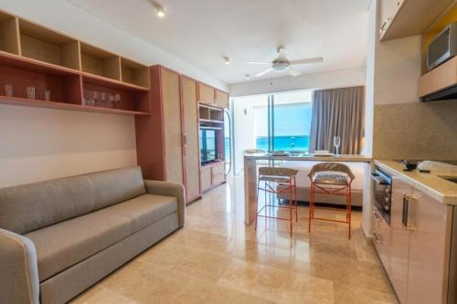 Apartamento con vista al mar piscinas jacuzzi y baño turco en Cartagena Beach Resort 13 09