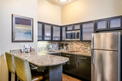 2 bedrooms, 4 beds