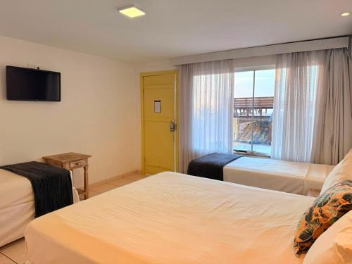 1 double bed, 2 twin beds