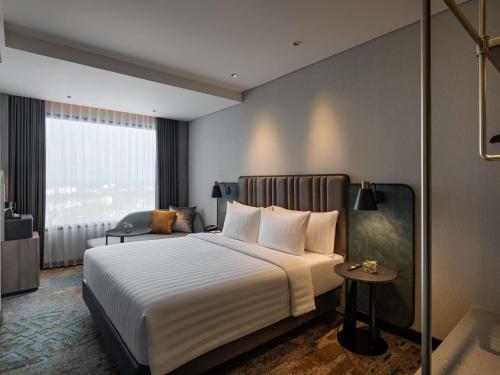 Mercure Madiun Room Type - Deluxe Double Room