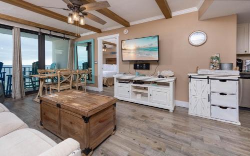 Island Winds East 702 condo near Pink Pony Pub