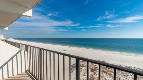 Island Winds East 702 condo near Pink Pony Pub