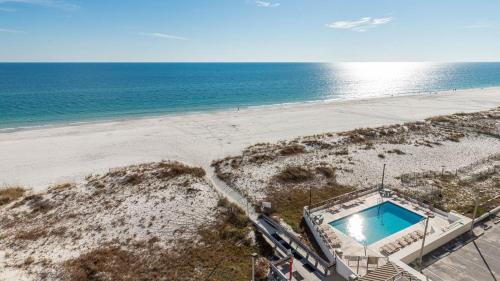 Island Winds East 702 condo near Pink Pony Pub