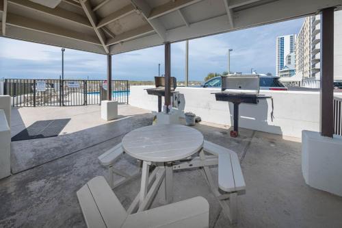 Island Winds East 702 condo near Pink Pony Pub