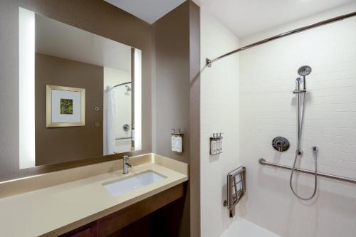 2 bedrooms, 4 beds
