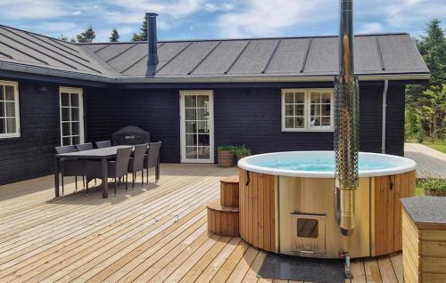 5 Bedroom Beautiful Home In Blokhus