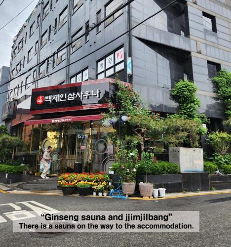 35 pyeong Lotte Tower, Lotte World, Seokchon Lake, Seongsu, Gangnam Coex, KSPO Dome, Gym, Ginseng Sa
