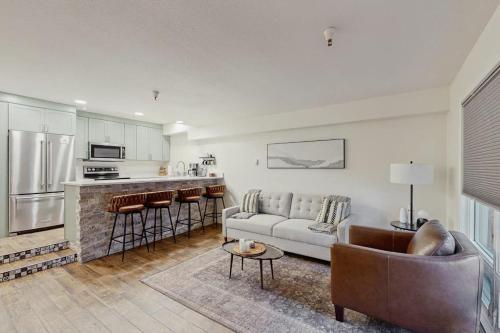 Renovated 1BR Ski-InOut Flat at Base of Alyeska