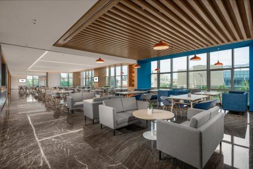 Restaurant, Holiday Inn Express Beihai Silver Beach By IHG in Beihai