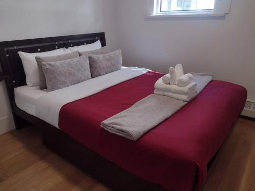 Spacious Apartment in Central Downtown Vancouver - image 2