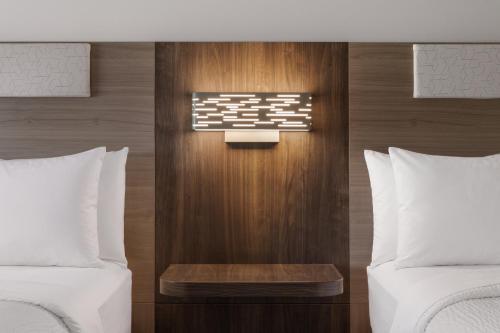 2 queen beds