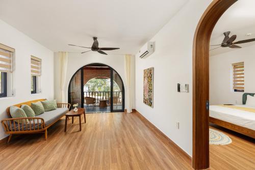Salt Villa 5BR Beachside by HÙA Homes - image 5