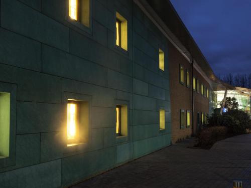 Exterior view, ibis budget Beaconsfield in Slough