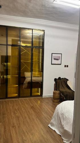 Luxury 2BR Apartment in Secure Lekki Location - image 5