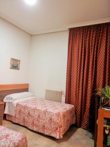 Double Room image 1
