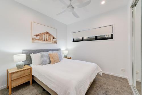 10 Landsborough Pde - image 2
