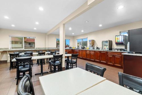 מסעדה, Super 8 By Wyndham San Diego Hotel Circle in סן&nbsp;דייגו