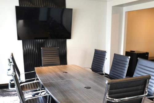 Meeting room / ballrooms, Travelodge Hotel & Convention Center by Wyndham Quebec City in Quebec City (QC)
